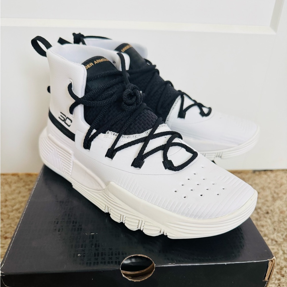 Under Armour Steph Curry - SC 3Zero II - Grade School Youth Size 5 - BRAND NEW!